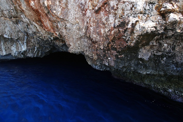 カシュ（メイス島・カステルリゾ島）の青の洞窟